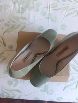 Zapatos de tacón Zara charol verde