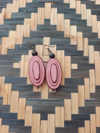 Pendientes largos rosas .