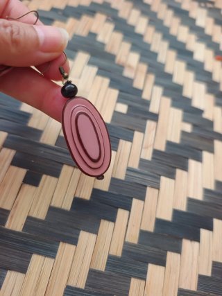 Pendientes largos rosas .