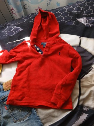 Lote de 4 prendas: polos, sudadera y vaquero