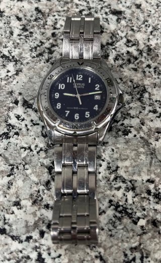 Reloj Lorus Sports de Acero Plateado