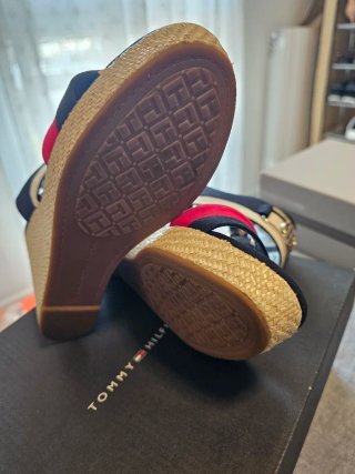 Sandalias cuña Tommy Hilfiger azul y rojo