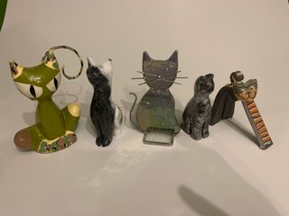 Col.lecció de figures de gats