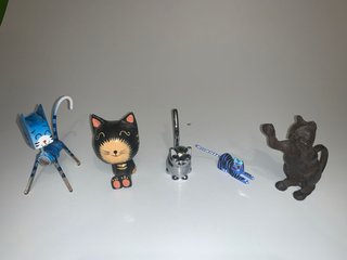 Col.lecció de figures de gats