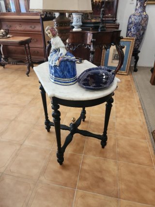 Mesa Auxiliar Antigua con Tapa de Mármol