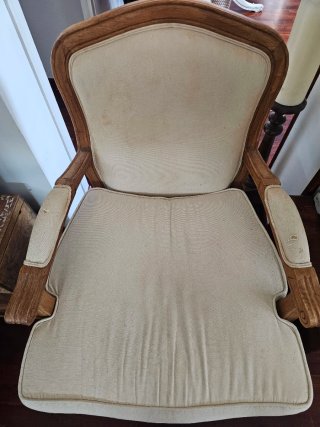 Sillón antiguo tela y madera