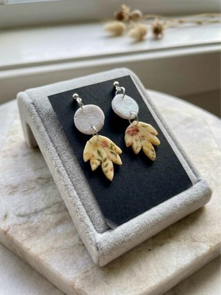 Pendientes arcilla polimérica flores otoño