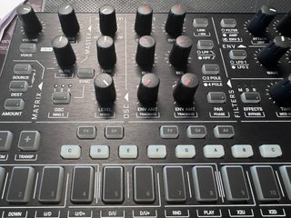 Sintetizador IK Multimedia Uno Synth Pro X