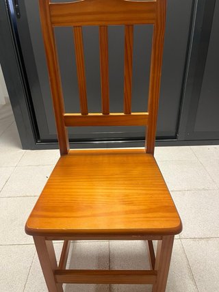 Conjunto de Mesa y 2 Sillas de Madera