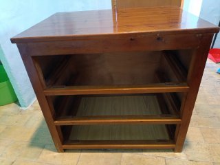 Cómoda antigua de madera con 3 cajones