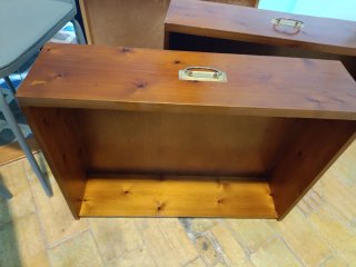 Cómoda antigua de madera con 3 cajones