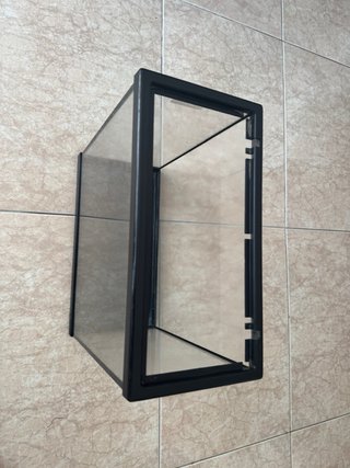 Acuario de cristal negro