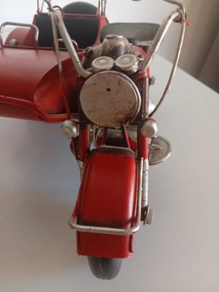 Moto con sidecar hojalata roja