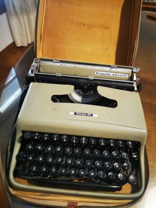 Máquina de escribir Olivetti Pluma 22