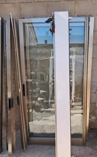 Puerta de Aluminio con Persiana