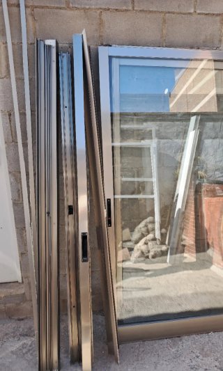 Puerta de Aluminio con Persiana