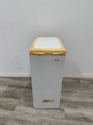 Congelador vertical blanco