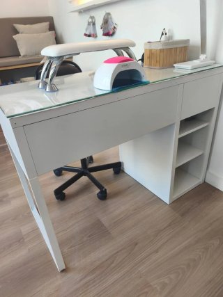 2 Mesas de manicura Ikea blanca. Recogida lunes