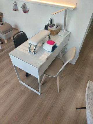2 Mesas de manicura Ikea blanca. Recogida lunes