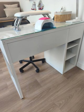 2 Mesas de manicura Ikea blanca. Recogida lunes