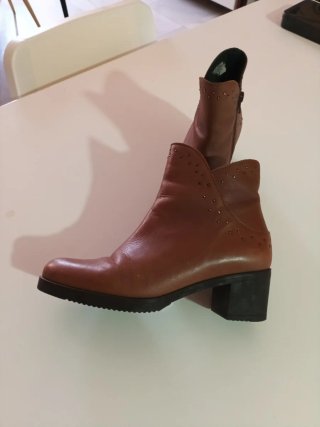 Botines Marrones con Tachuelas