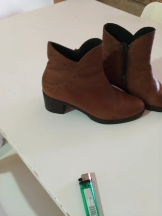Botines Marrones con Tachuelas