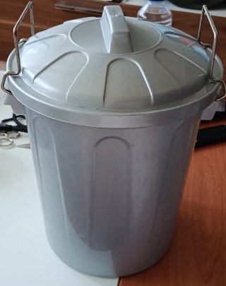 Cubo de basura / almacenaje 7L con tapa