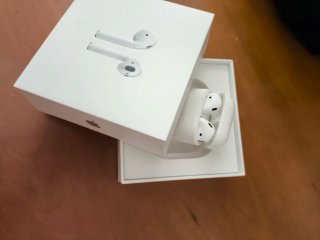 Apple AirPods 2 con estuche de carga