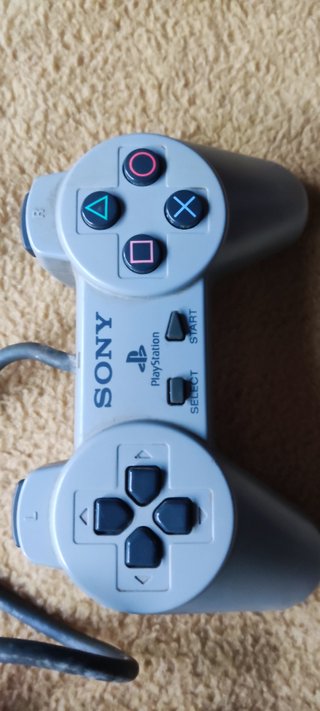 PlayStation 1 Plata con 4 mandos
