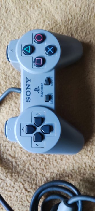 PlayStation 1 Plata con 4 mandos