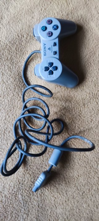 PlayStation 1 Plata con 4 mandos