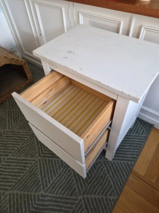 Mesita auxiliar blanca de madera
