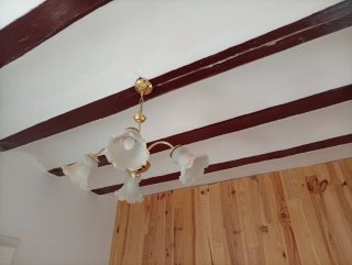 Lámpara de techo dorada antigua