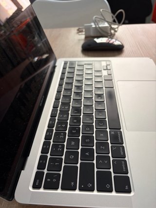 MacBook Air 2020 13” i5 8GB RAM 512GB SSD