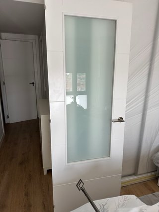 Puerta blanca lacada con cristal