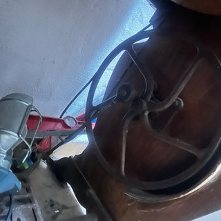 Máquina de coser Sigma con mueble