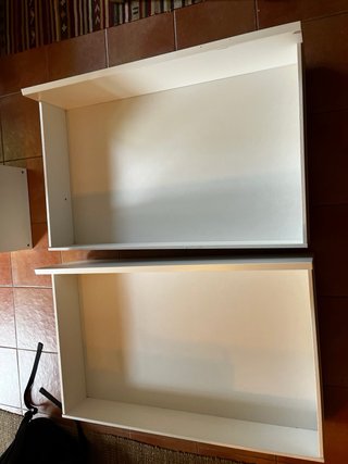 Cama blanca con ruedas