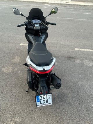 Aprilia SR GT 125cc - 2023 - 12.000km maxi scooter
