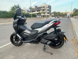 Aprilia SR GT 125cc - 2023 - 12.000km maxi scooter