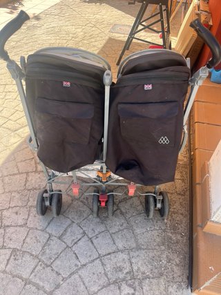Carrito Gemelar Maclaren Negro y Gris