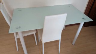 Mesa de Comedor de cristal y 4 sillas