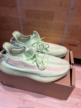 Adidas Yeezy Boost 350 V2 Glow