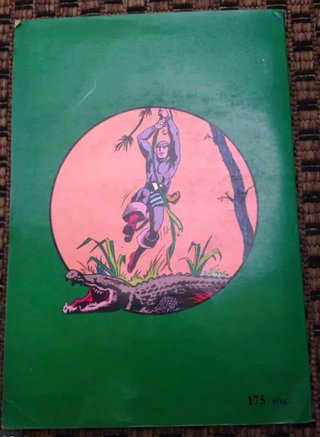 Album con cuatro cómics encuadernados