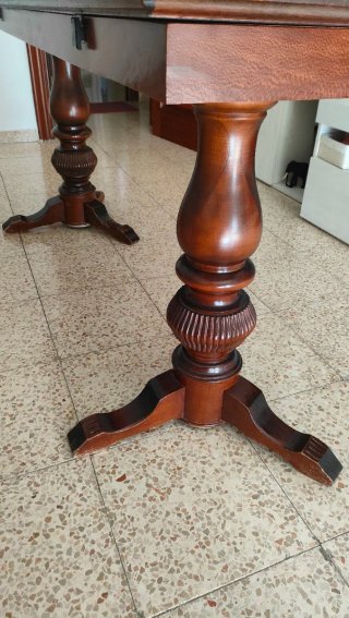 Mesa de comedor clásica extensible