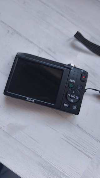 Nikon Coolpix S2900 cámara compacta + funda