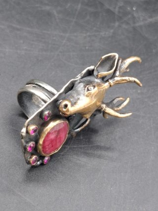 Anillo artístico en Plata 925 y piedras naturales.