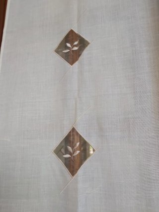 Tela para cortina o tapete de mesa