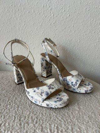 Sandalias de tacón ALDO con estampado floral