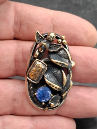 Anillo artístico en Plata 925 y piedras naturales.