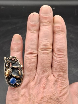 Anillo artístico en Plata 925 y piedras naturales.
